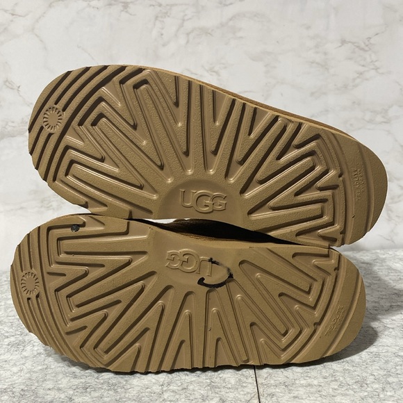 Ugg Neumel Kids Boots - Picture 6 of 12